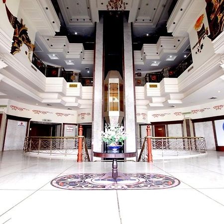 Hotel Kc Cross Road Panchkula Zewnętrze zdjęcie