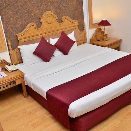 Hotel Kc Cross Road Panchkula Zewnętrze zdjęcie