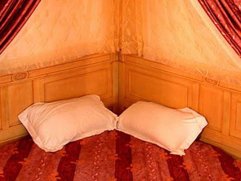 Hotel Kc Cross Road Panchkula Zewnętrze zdjęcie