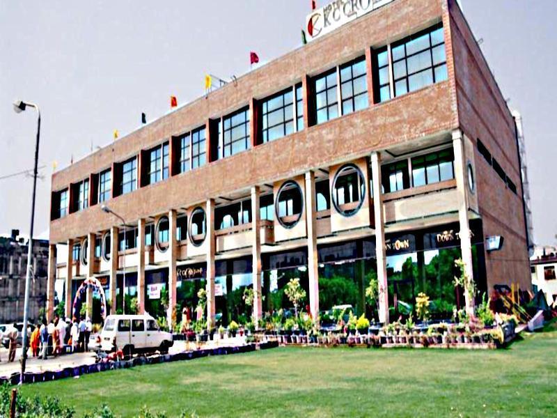 Hotel Kc Cross Road Panchkula Zewnętrze zdjęcie