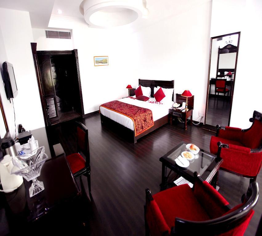 Hotel Kc Cross Road Panchkula Zewnętrze zdjęcie