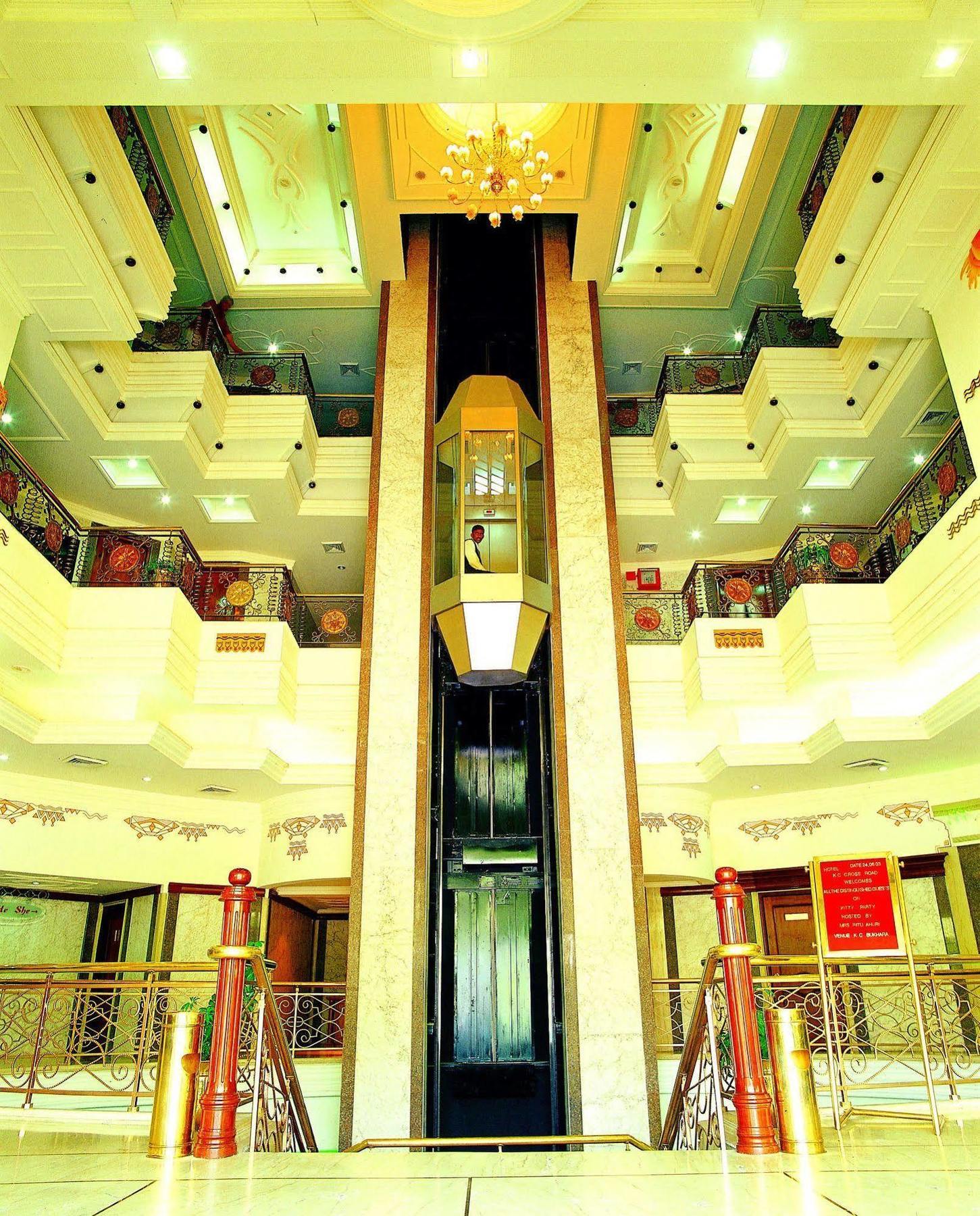 Hotel Kc Cross Road Panchkula Zewnętrze zdjęcie