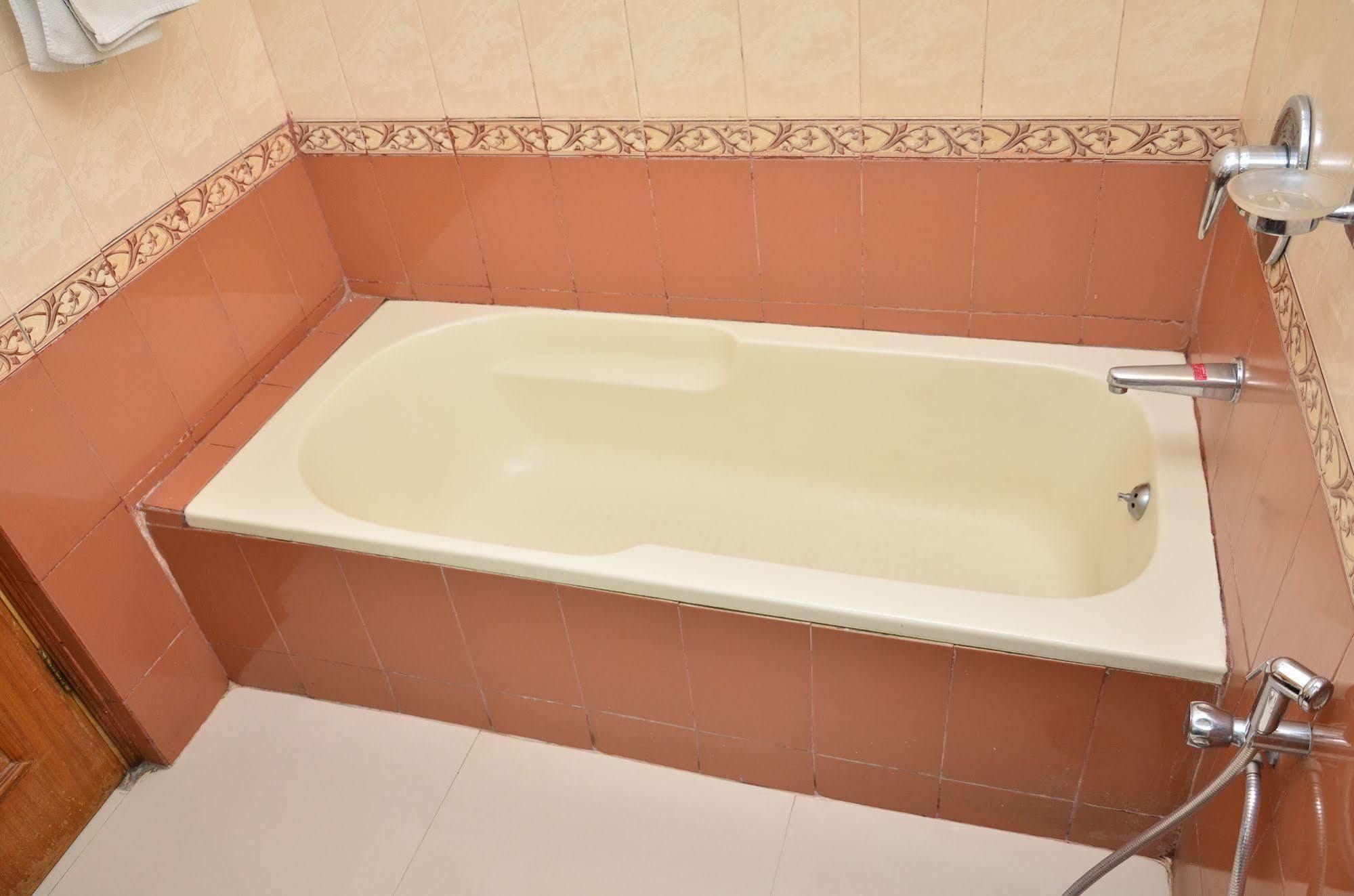 Hotel Kc Cross Road Panchkula Zewnętrze zdjęcie