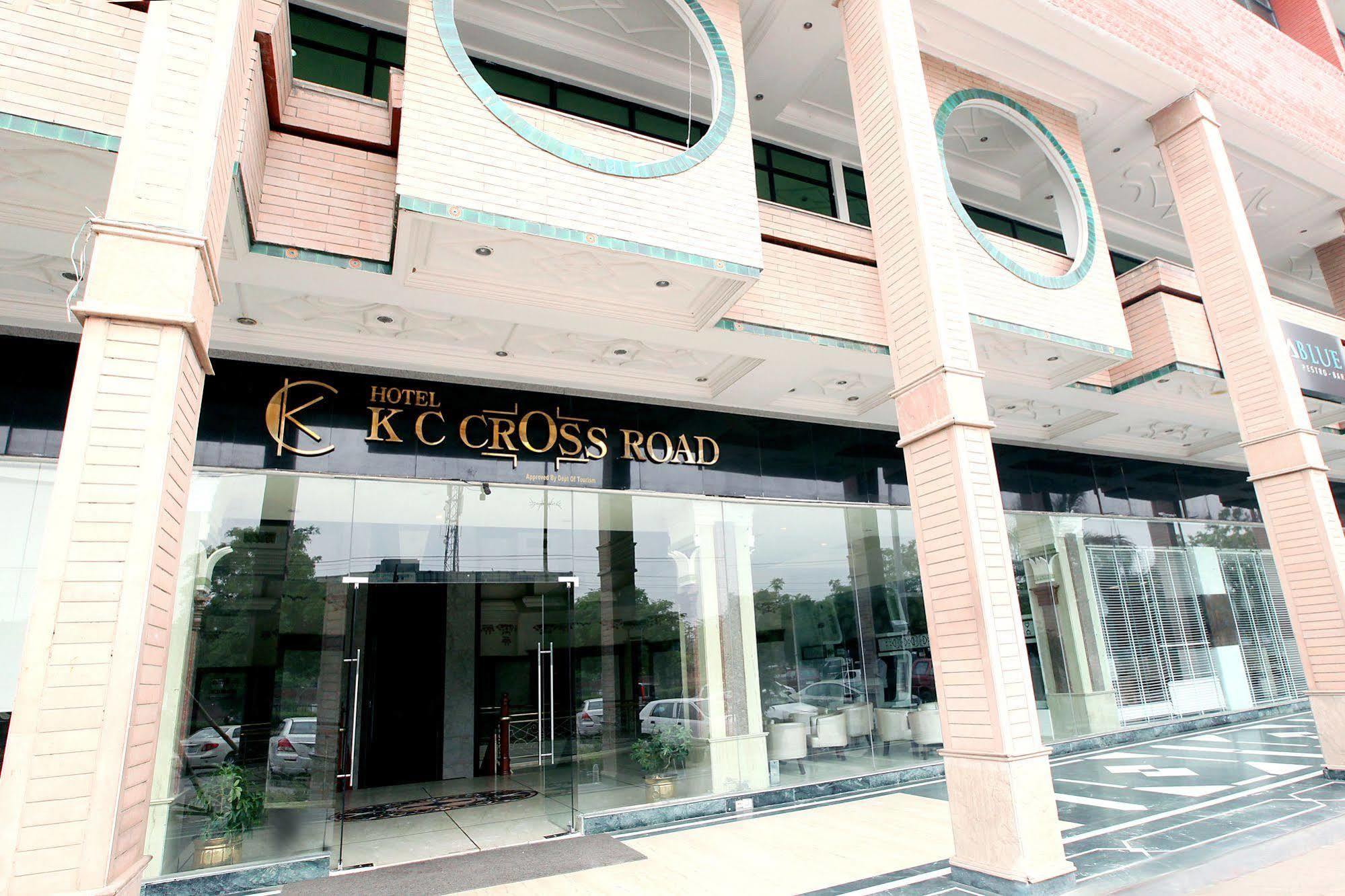 Hotel Kc Cross Road Panchkula Zewnętrze zdjęcie