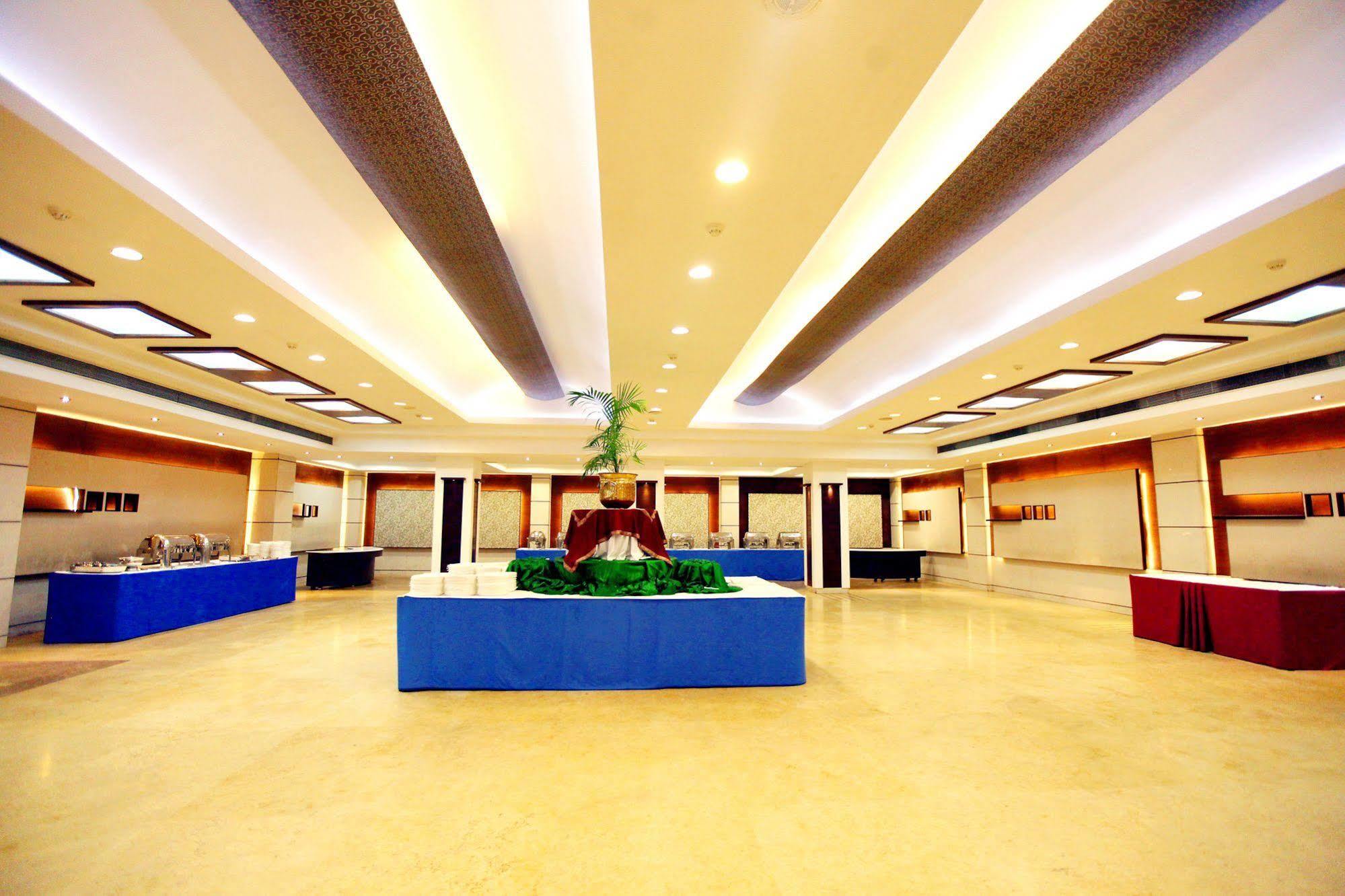 Hotel Kc Cross Road Panchkula Zewnętrze zdjęcie