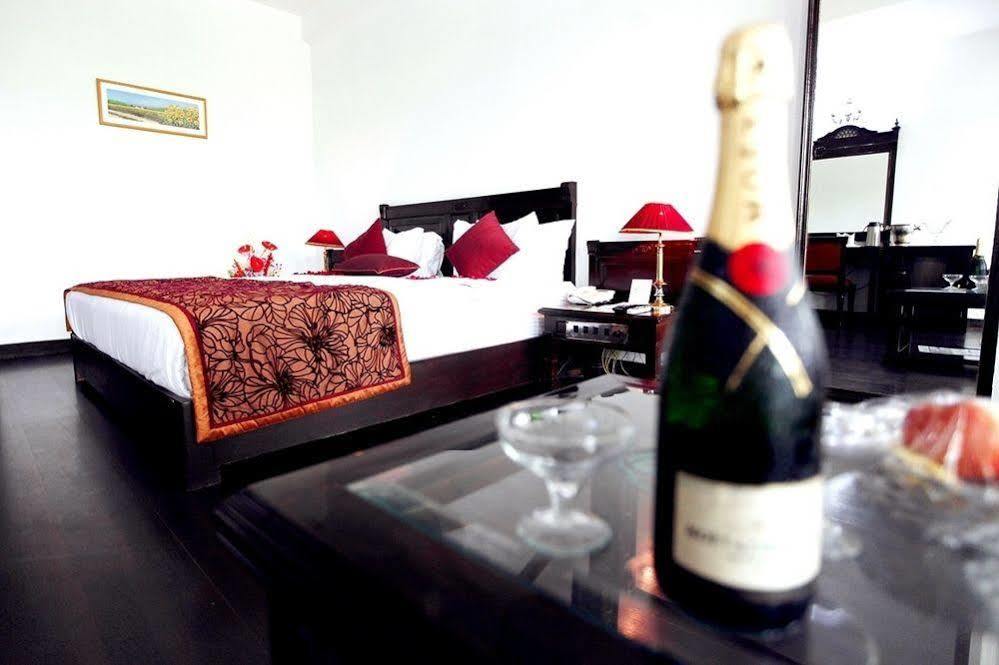 Hotel Kc Cross Road Panchkula Zewnętrze zdjęcie
